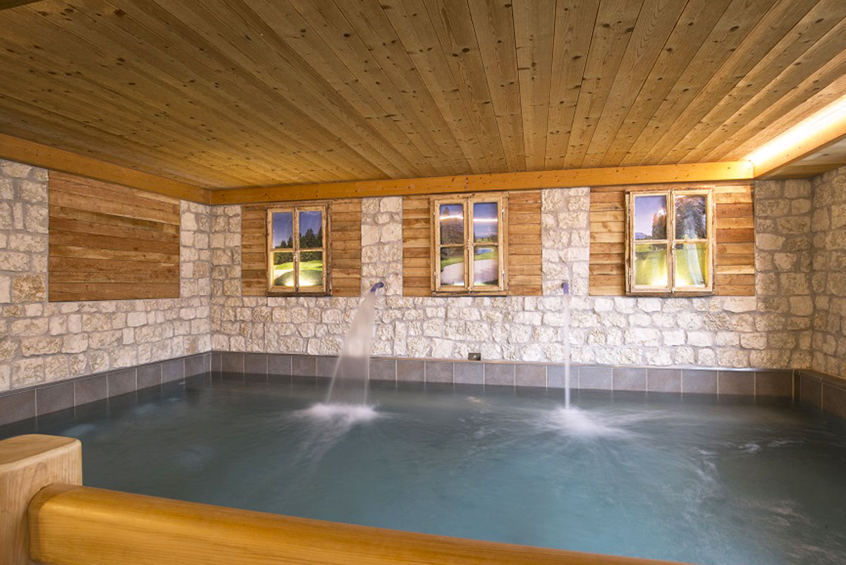 piscina-derby-club-residence.jpg